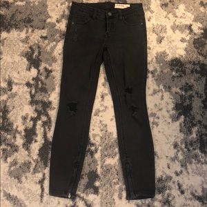 Pistola Faded Black Distressed Denim
